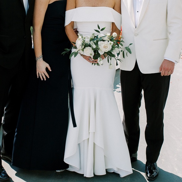 SARAH SEVEN WEDDING DRESS - Picture 1 of 7